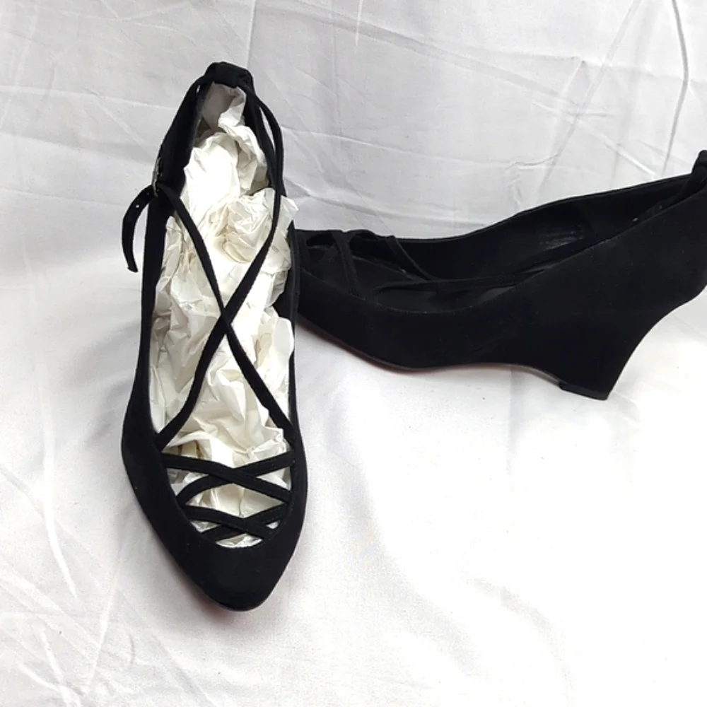 🆕🌿NICOLE FARHI SUEDE WEDGE SHOES🌿